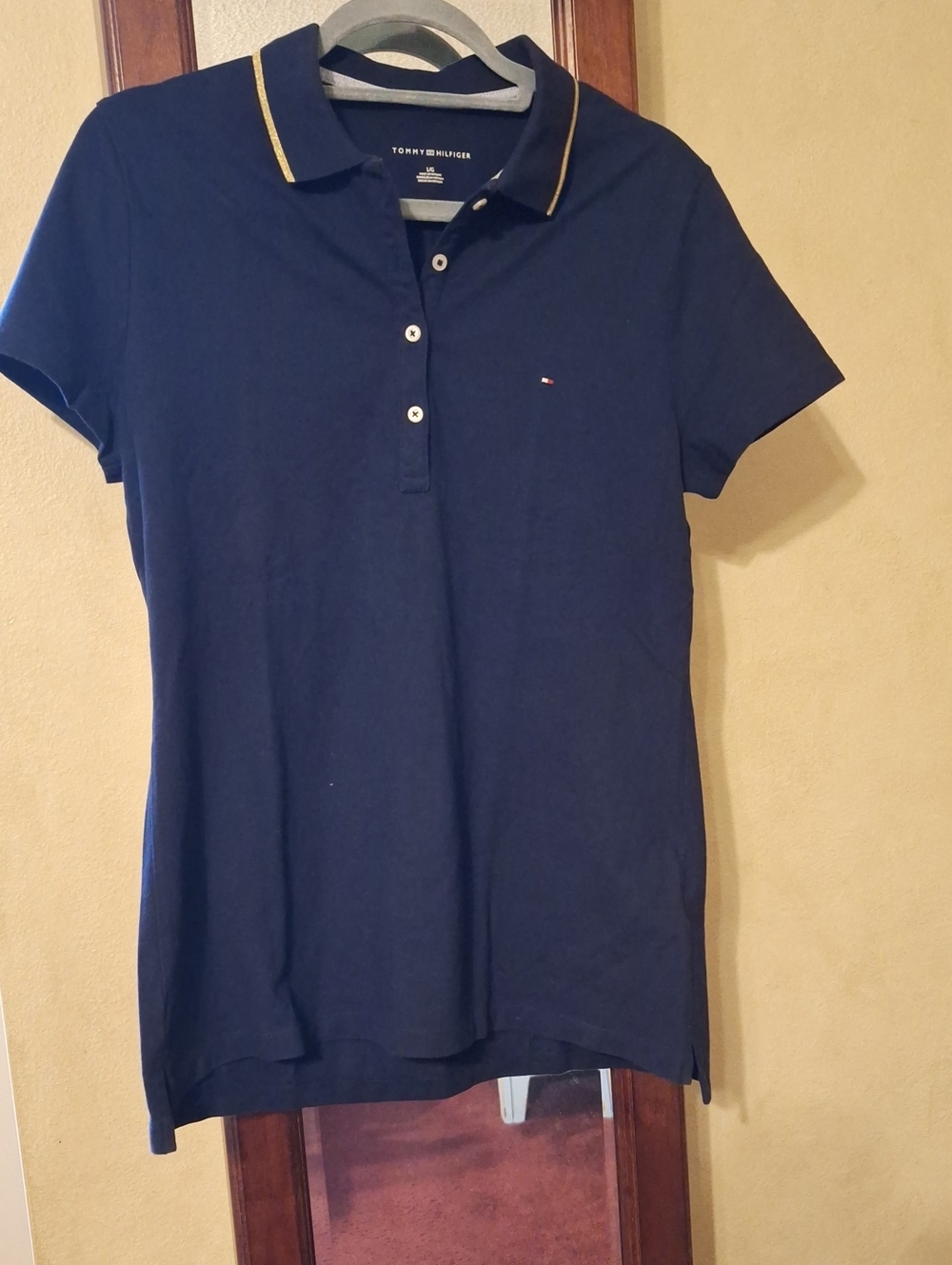 Tommy Hilfiger Fitted Navy Polo with Gold Piping. Size L. 94% Cotton 6% Elastane